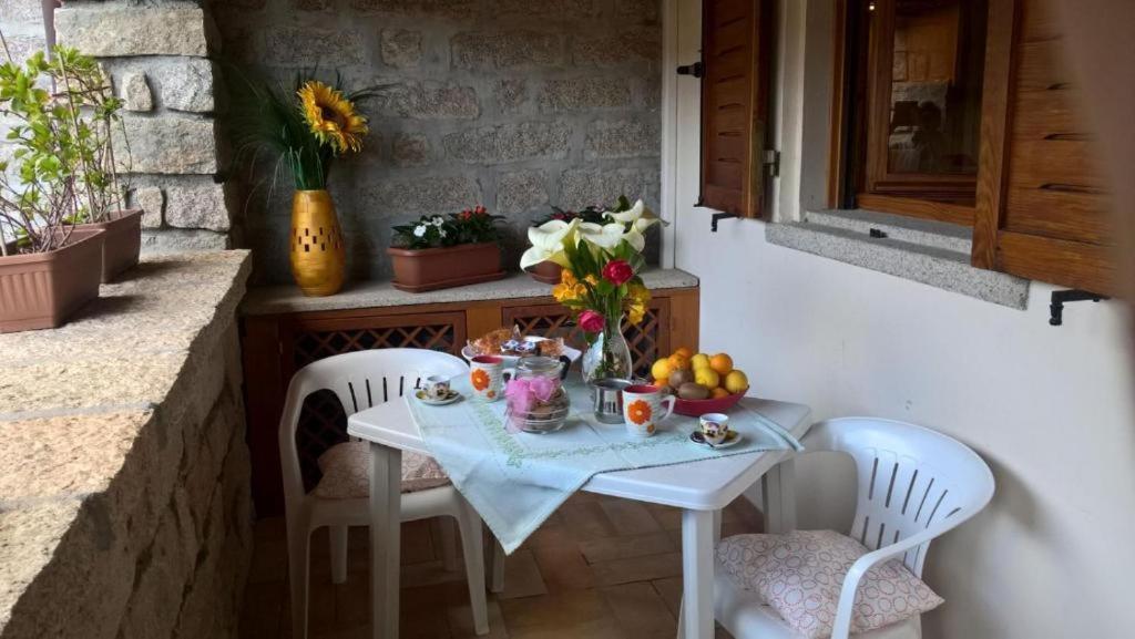 Villa Casa Nel Borgo Di San Pantaleo Exterior foto