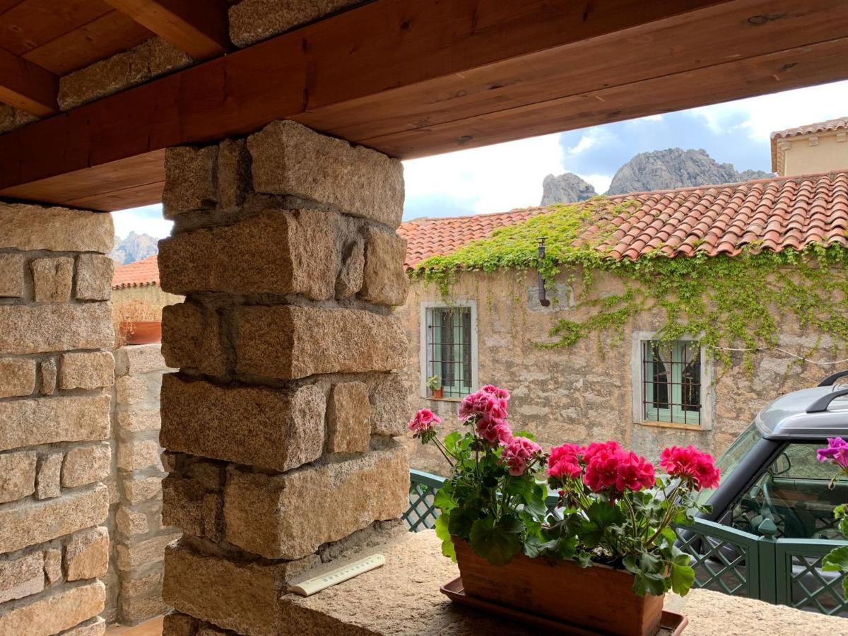 Villa Casa Nel Borgo Di San Pantaleo Exterior foto